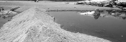 Sand-bund on a river at Mundapara of Sundargarh town | Express