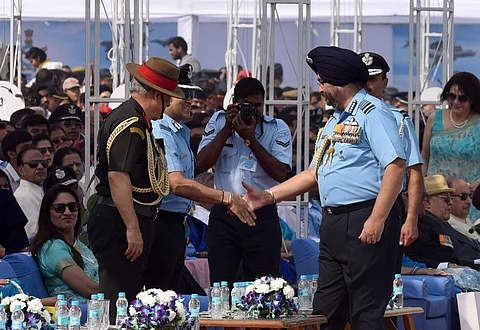 Air Force Chief BS Dhanoa shakes hand with legendary cricketer and Bharat Ratna awardee Sachin Tendulkar during the 86th anniversary celebration of Air Force Day parade at the Hindon Air Force Base near Ghaziabad. (Photo | Parveen Negi/EPS)