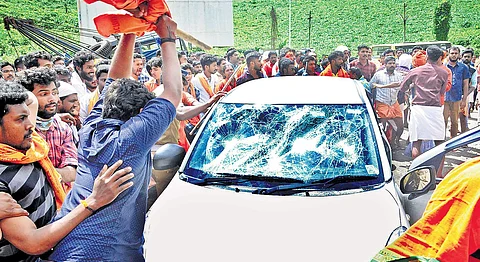 Protesters attack journalists’ vehicles as they arrive to report the Sabarimala temple reopening after the Supreme Court verdict allowing the entry of women. (Photo | EPS/Shaji Vettipuram)