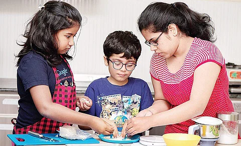 Madhavi Srinivasamurthy (right), facilitator, at the ‘Kids Who Cook’ workshop