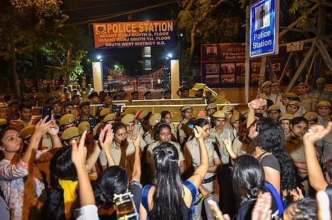 Students of JNU protest against JNU professor who is accused of sexually harsassing female students at Vasant Kunj Police Station in New Delhi on Monday. (PTI)