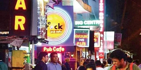 Pubs and liquor outlets in Bengaluru (File | EPS)