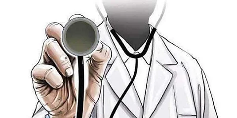 Assault of female doctor: Medicos in Himachal continue with 'pen down' strike