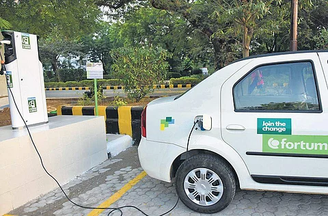 SC seeks Transport Minister to explain government proposal for introducing EVs