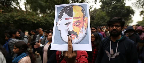 JNU students protesting at main gate campus of the university. (Photo | Arun Kumar, EPS)