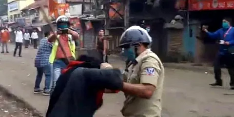 Controversy erupted on Friday over the alleged assault of the Sikh man and pulling his turban during the Nabanna rally in Howrah. (Photo | West Bengal Police Twitter)