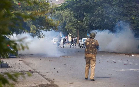 Delhi Police seen in the midst of a riot. (File Photo | PTI)