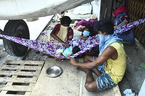 The homeless families near Broadway who have been ‘quarantined’ in their street after a 50-year-old woman of their street tested positive for the Coronavirus. (Photo | Ashwin Prasath, EPS)