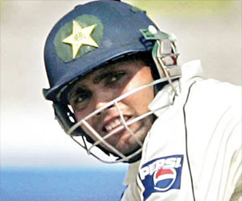 Umar must learn from Kohli, Dhoni & Tendulkar: Kamran Akmal