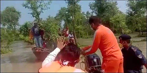 NDRF personnel rescued around 37 people in flood-hit Bhawanipur and Motihari districts of Bihar. (Photo| ANI)