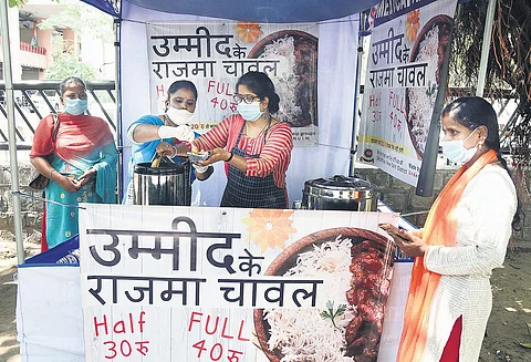 The first Ummeed ki Rasoi stall opened at Vasant Vihar SDM office on Thursday. (Photo| Parveen Negi, EPS)