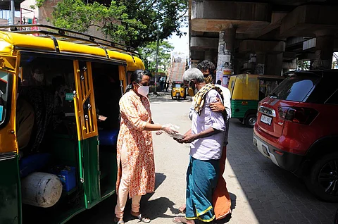 Sheeba Jose, an office assistant and her husband, an autorickshaw driver, have been feeding the destitute on weekends with whatever meagre income they can shell out. (Photo | A Sanesh, EPS)