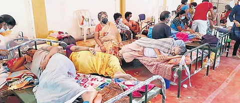 Covid patients sharing beds at Tiruppur Medical College Hospital