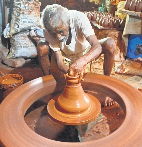 Pottery in AP's Kummari Veedhi cries for a fresh lease of life