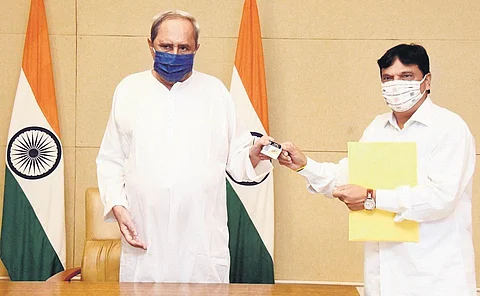 Finance Minister Niranjan Pujari presenting the digital budget document to Chief Minister Naveen Patnaik on Saturday. (Photo | Express)