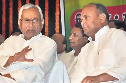 Power games: Nitish’s JD(U) apprehends Sena-like split bid