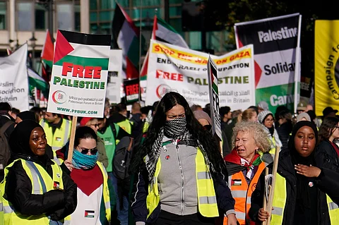 London pro-Palestinian march passes off peacefully but police clash with far-right protesters