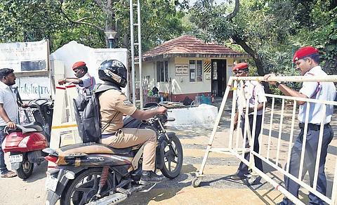 Police have barricaded the road near Kalakshetra at Thiruvanmiyur following the arrest of faculty. (Photo | Martin Louis, EPS)