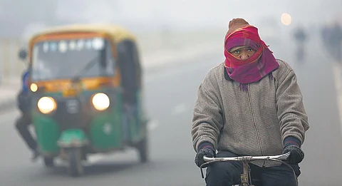 Cold wave sweeps national capital, 22 Delhi-bound trains delayed