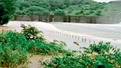 Crop Damage : पिकांच्या नुकसानीकडे कारनदी प्रकल्पाचे दुर्लक्ष