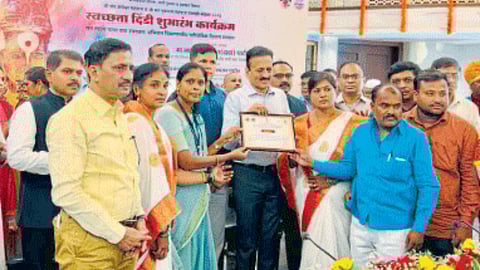 Gram Swachhata Abhiyan : ग्रामस्वच्छता अभियानात शिरापूर, मांडवे गावांना पुरस्कार