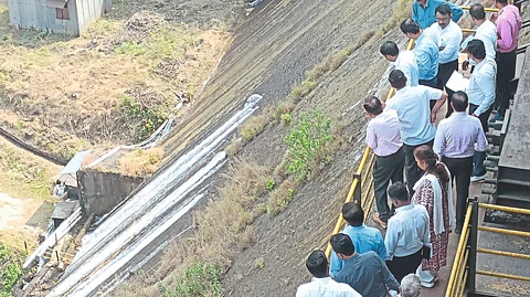 Kalammawadi Dam Leak