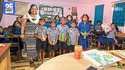 Teacher Shital Harshal Sankhe and their Students