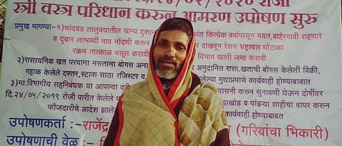 चांदवड येथे साडी नेसून आंदोलन