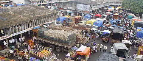 पुणे बाजार समिती चक्राकार पद्धतीने सुरू राहणार The Pune Market Committee will continue in a circular manner