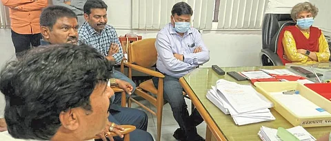 Shiv Sena's chain fast postponed after assurance of action