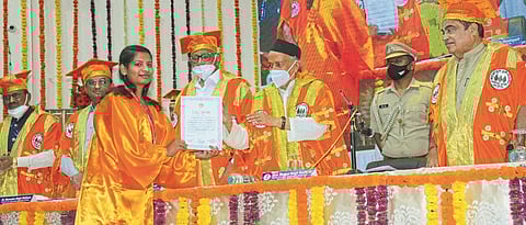 महात्मा फुले विद्यापीठांतर्गत कृषी पदवी, पदकांत मुलींची बाजी Under Mahatma Phule University Agriculture degree, girls bet on medals