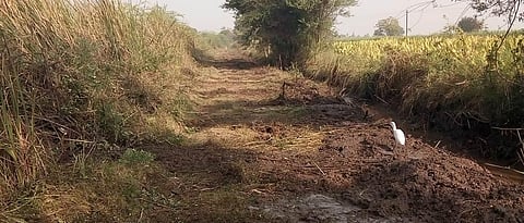 Clear the paved road, otherwise facilitate the helicopter