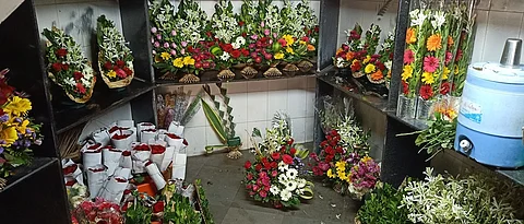 मद्दलवार यांच्याकडील फुलांचे बुके, हार व सजावट
