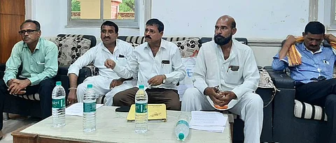 अकोला कृषी उत्पन्न बाजार समितीच्या कारभारात अनियमितता Akola Agricultural Produce Market Irregularities in the work of the committee