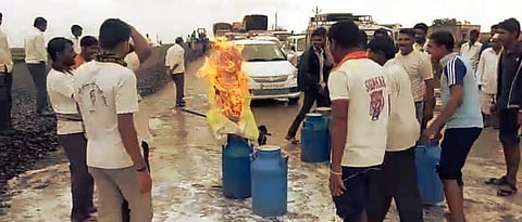 दूध दरप्रश्नी आंदोलन