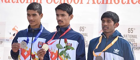 राष्ट्रीय स्पर्धेत सुर्वण पदकाचा मानकरी किरण मात्रे.