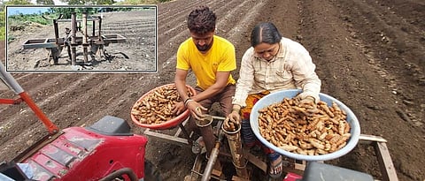 हळद लागवडीसाठी ट्रॅक्टरचलित यंत्रात केल्या सुधारणा
