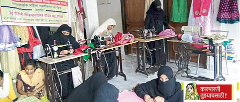 शिवणकलेने दाखविला आर्थिक प्रगतीचा मार्ग