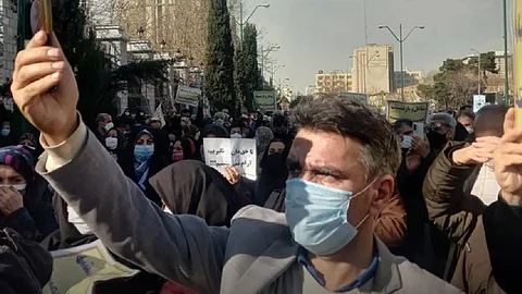 احتجاجات للعمال والمتقاعدين في إيران