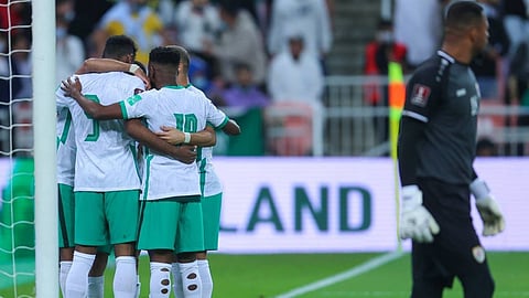 الفيصل يبارك فوز الصقور