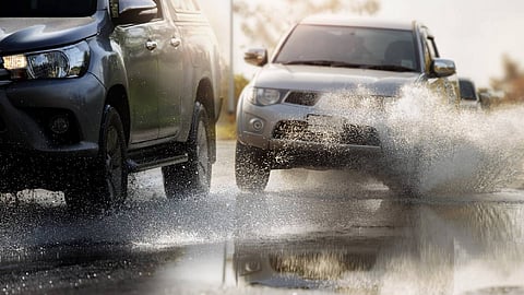 انزلاق سيارة في الأمطار