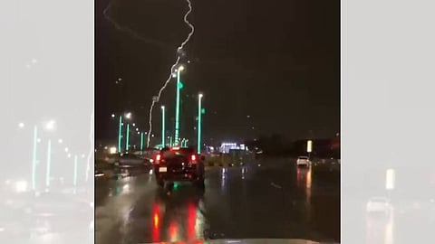 أمطار وبرق بحفر الباطن