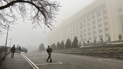 قوات حفظ سلام روسية تصل كازاخستان