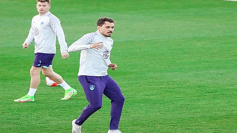 كارلوس إدواردو يسجل الحضور الأول