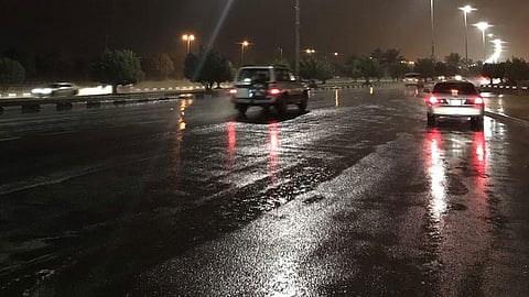 مقطع يوثق هطول أمطار الخير على تبوك
