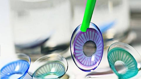 عدسات لاصقة