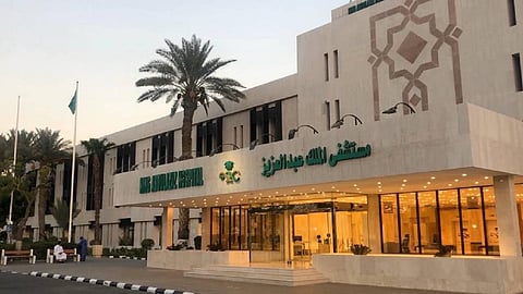 إنقاذ حياة حاجة بمطار الملك عبد العزيز بجدة قبل صعودها إلى الطائرة