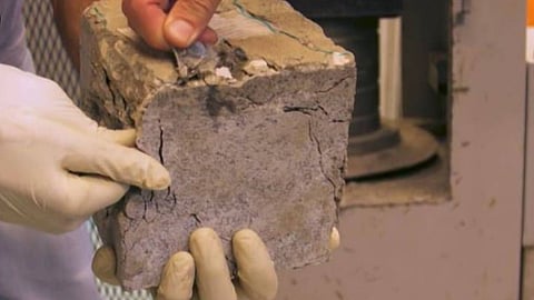 صناعة الخرسانة من الكمامات