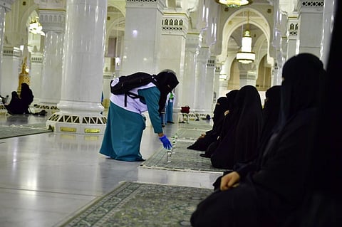 تطوير الخدمات لقاصدات المسجد النبوي