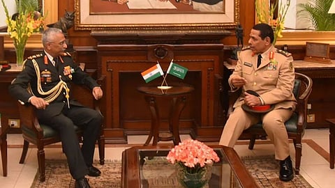 رئيس أركان الجيش الهندي يستقبل قائد القوات البرية الملكية السعودية